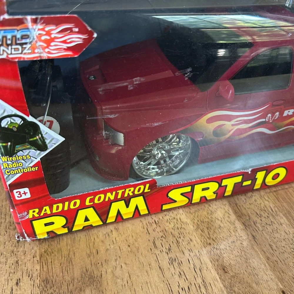 Auto Trendz Radio Control Ram SRT-10 1:14 Scale RC Truck 27MHz New in Box 2010